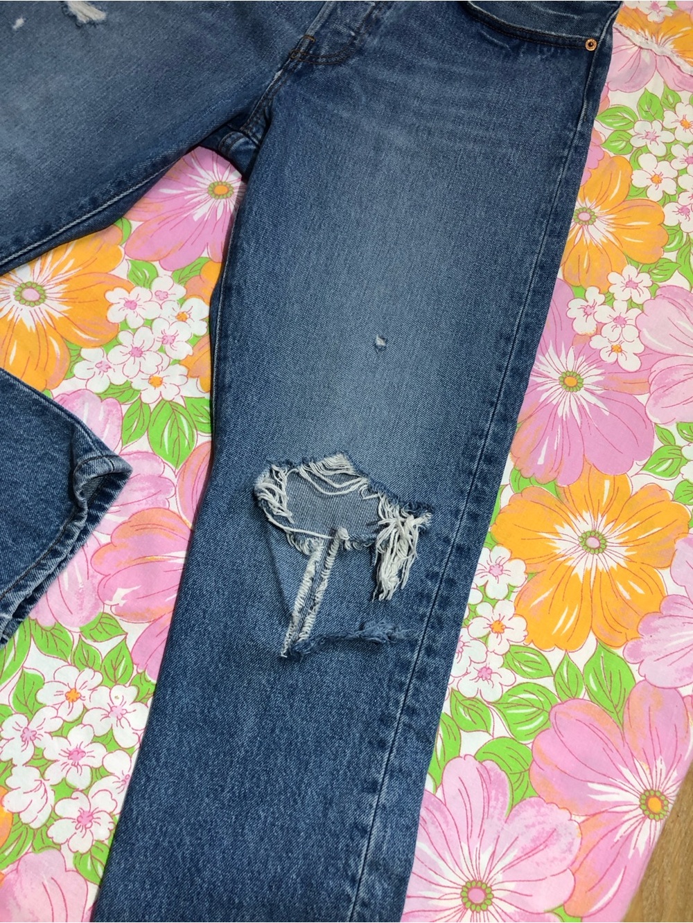 Levi's Premium 501 S 30x28 Skinny Jeans Distressed Button Fly - Picture 5 of 16